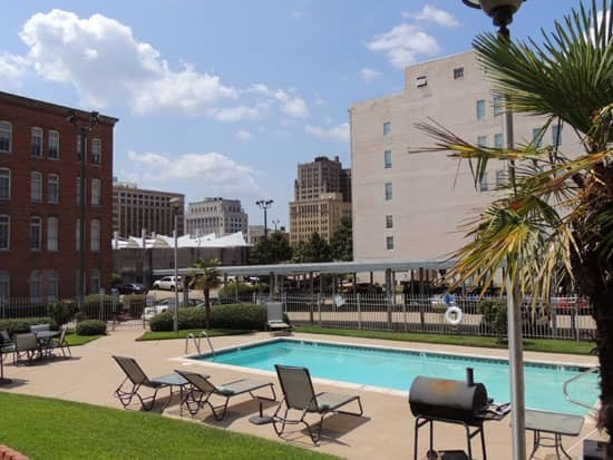 United Jewelers Apartments pool